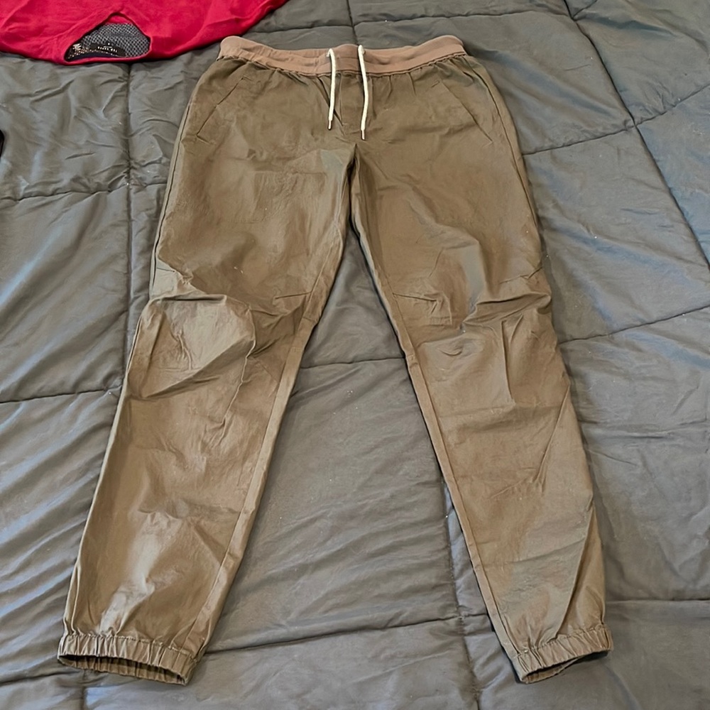Cotton jogger pants.